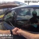 obušok, sklo dieťa v aute