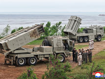 KĽDR Kim Čong un testovanie rakety strely delostrelectvo kórea