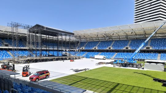 Ako vyzerá príprava na koncert Iron Maiden? Techniku doviezli desiatky kamiónov 