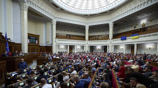 Čo sľúbili Ukrajinci urobiť, aby vyčerpali úver 90 miliárd eur od EÚ? A nesplatia ho, ak im Rusi nedajú vojnové reparácie