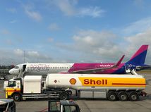 WizzAir, lietadlo, letecký beznín, palivo, letisko