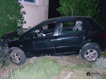 nehoda auto naraz do domu