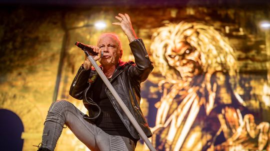 Iron Maiden v Bratislave odohnali dážď a predviedli epické metalové divadlo 