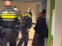 holandská polícia, napadnutie