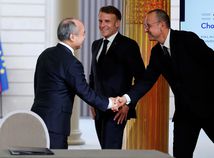 macron, Masajoši Son, Olivier Blum