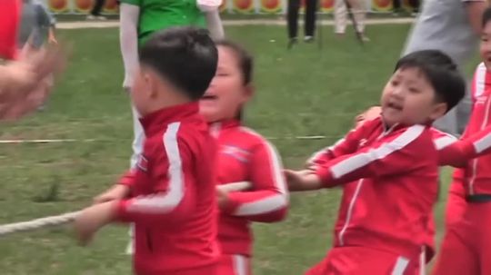 VIDEO: V KĽDR oslávili Deň detí. Nazvali ich 'vzácnymi pokladmi' a Kima 'otcom všetkých detí'