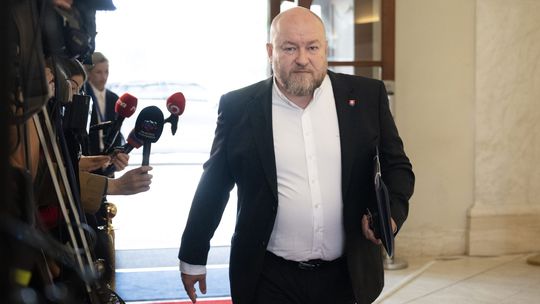 Huliak so zonáciou nesúhlasí. Musím však zahlasovať za, prekvapuje