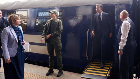 Tajná návšteva po krvavých útokoch: Šéf NATO Rutte nečakane dorazil do Kyjeva