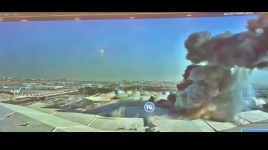 VIDEO: Dron či Patriot? Kuvajt zverejnil zábery útoku na letisko, hovorí o iránskom drone. Irán tvrdí, že to zlyhal Patriot