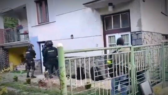 Poriadny úlovok vo Vranove nad Topľou: Polícia obvinila muža z desiatok vlámaní