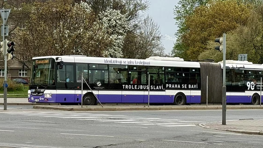 „Identifikujem sa ako trolejbus.“ Dopravný podnik čelí pre nový slogan ostrej kritike