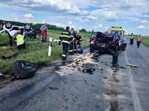 Dopravná nehoda, polícia, hasiči, zrážka,