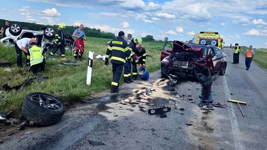 Čelná zrážka na juhu Slovenska: Dvaja mŕtvi, zranenú ženu vi