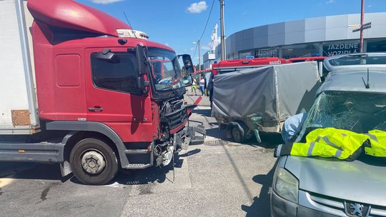 Smrteľná nehoda v Trnave: po zrážke nákladiaka s a