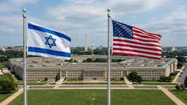 Pentagón a vlajky Izraela a USA - obrázok...