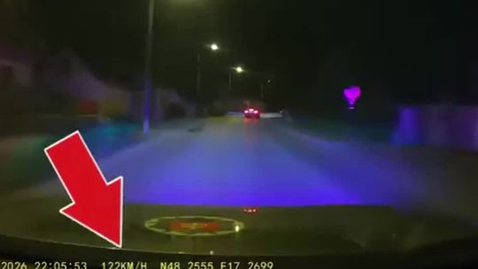 VIDEO: Mladík na otcovom mercedese unikal pred políciou. Ris