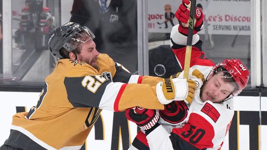Carolina vyrovnala finále NHL, Hertl poprvé nebodoval