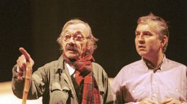 Josef Kemr a Miroslav Donutil počas divadelného predstavenia