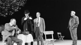 Rudolf Hrušínský, Josef Kemr, Vlastimil Brodský a Martin Růžek v divadle