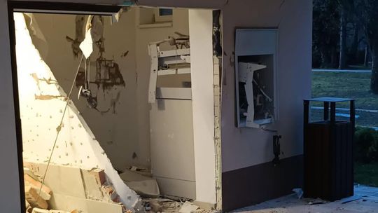 Mladá policajtka mala prať peniaze z vybuchnutého bankomatu. Zadržali ju pri akcii Hamlet