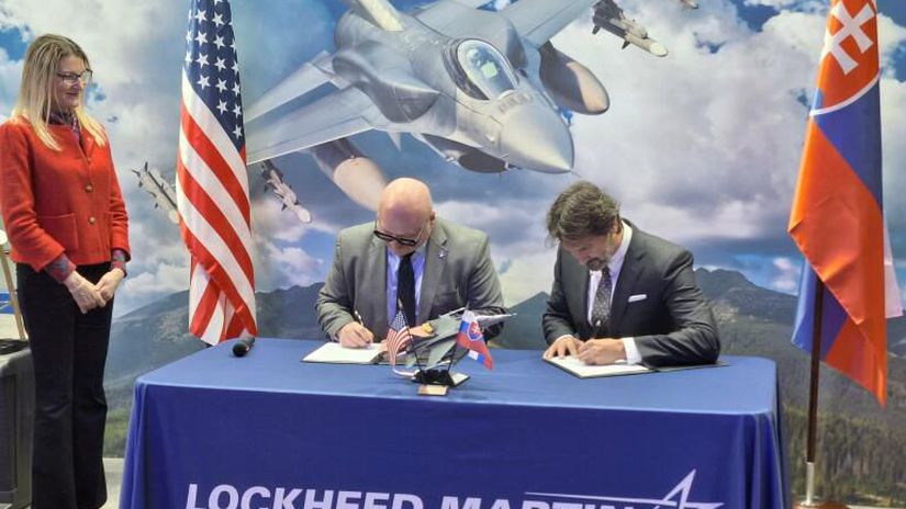 Podpis zmluvy medzi Lockheed Martin a...
