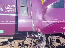 zrážka vlakov pri Bedforde, Reuters, NEPOUZIVAT