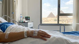 Češka musela v Egypte do nemocnice. Banálny zákrok mal desivý koniec, odhaľuje riziká africkej medicíny