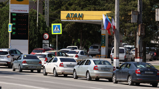 Hotovo, pumpy vyschli. Rusko, ropná veľmoc, stoplo predaj paliva na Kryme. Veľké problémy majú aj ďalšie regióny