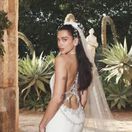 Speváčka Dua Lipa a jej róba z módneho ateliéru Chanel. 