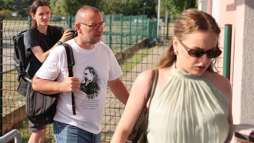 Svedok Peter Tóth prišiel na pojednávanie v...