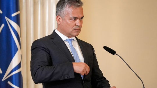 Politický šok v Rumunsku: Kandidát na premiéra pohorel v parlamente, chýbali mu desiatky hlasov