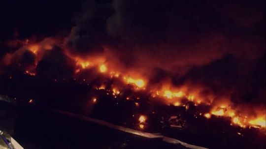 VIDEO: Ako v apokalypse. Obrovské plamene spaľujú sklad v americkom Houstone
