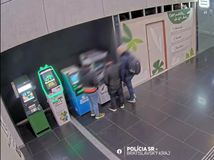 zlodej, bankomat
