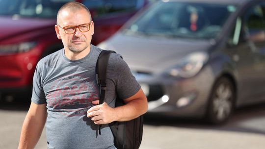 Kočner ma hypnotizuje pohľadom, robí grimasy, sťažuje sa Tóth. Vypovedal aj o sledovaní Sulíka