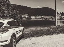 Polícia / Policajné auto /