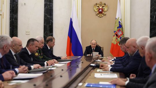 Palivová kríza v Rusku sa prehlbuje. Putin hovorí o nedostatku a možnom zákaze exportu nafty